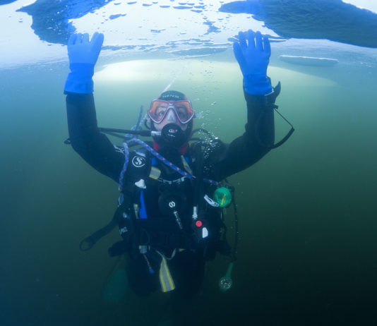 La plongée sous glace, c’est aussi dans les Pyrénées