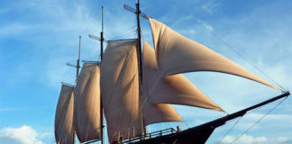 Le voilier de charter plongée WAOW a brûlé