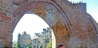 Espalion et le sourire du scaphandre